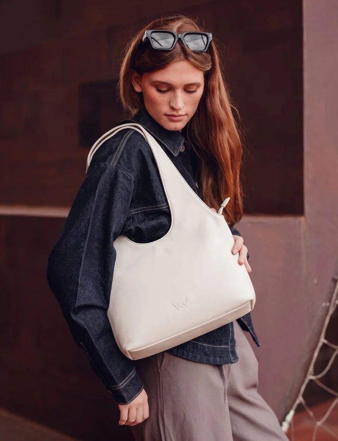 Eileen Small Creme