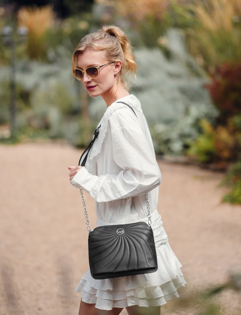 Cara Rays Black